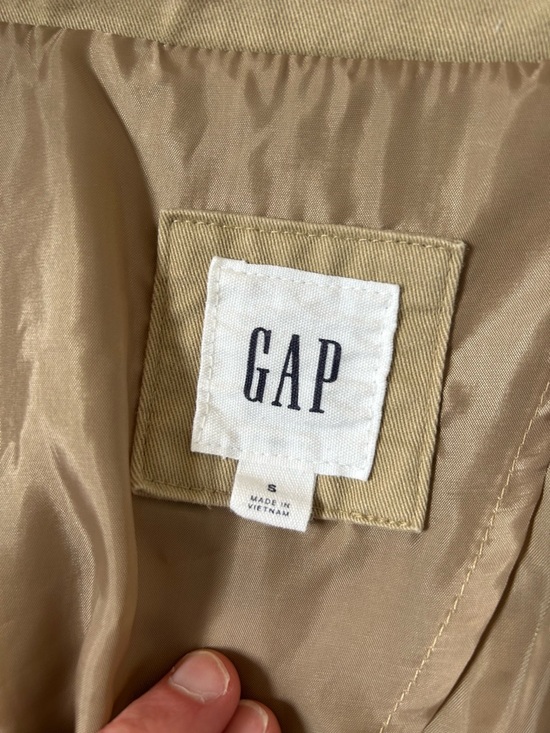 GAP Tan Lightweight Jacket with Logo Patch - Picture 4 of 4